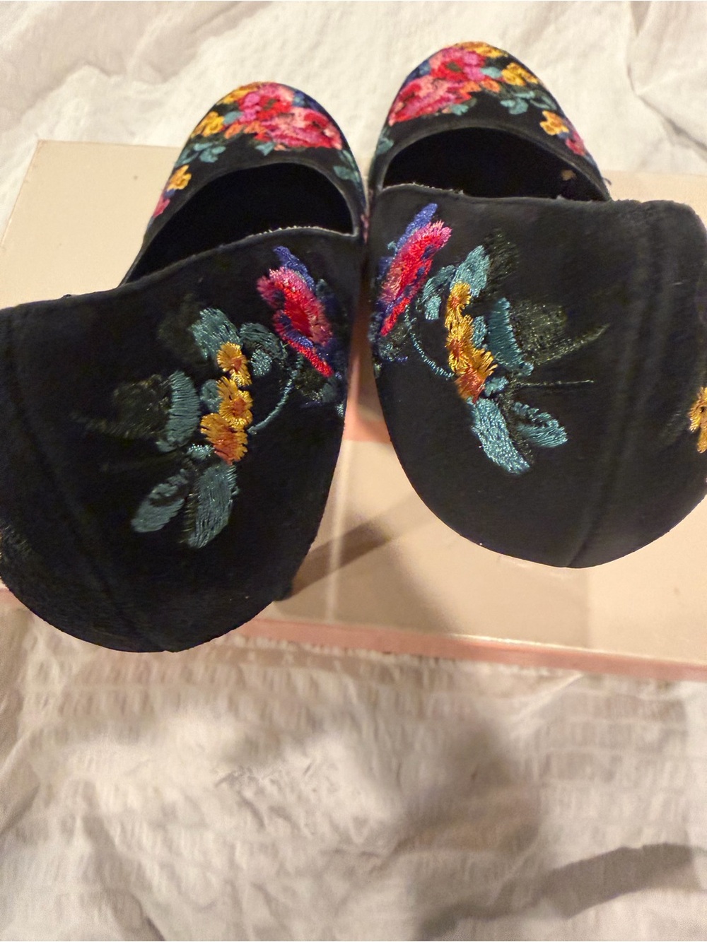 JENNIFER LOPEZ Black Embroidered Floral Suede High Heel Pumps - Picture 10 of 16
